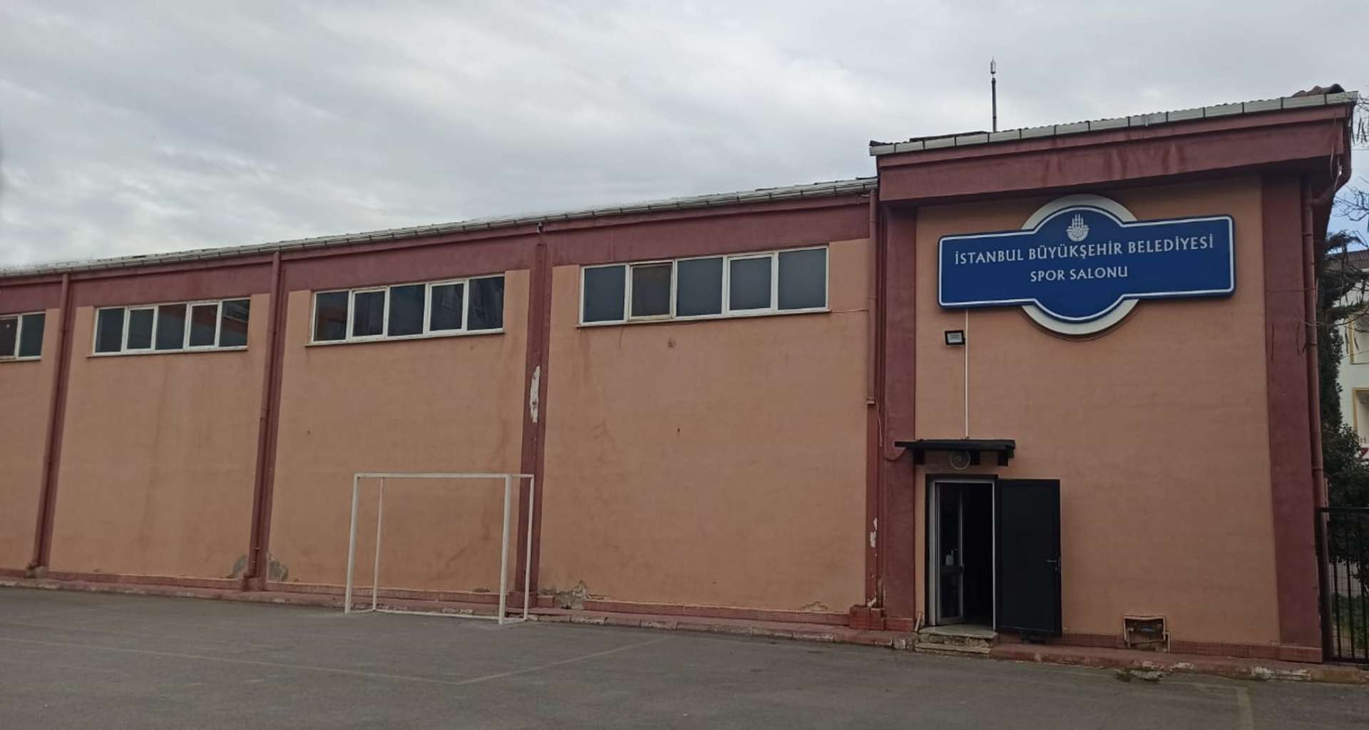 Yenidoğan Ortaokulu Spor Salonu